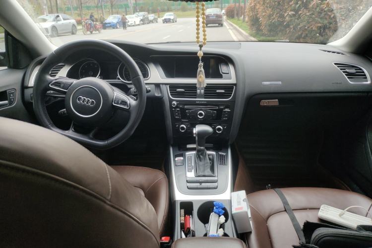 Used Audi A5 2014 Sportback 45 TFSI Fashion Edition Center Console