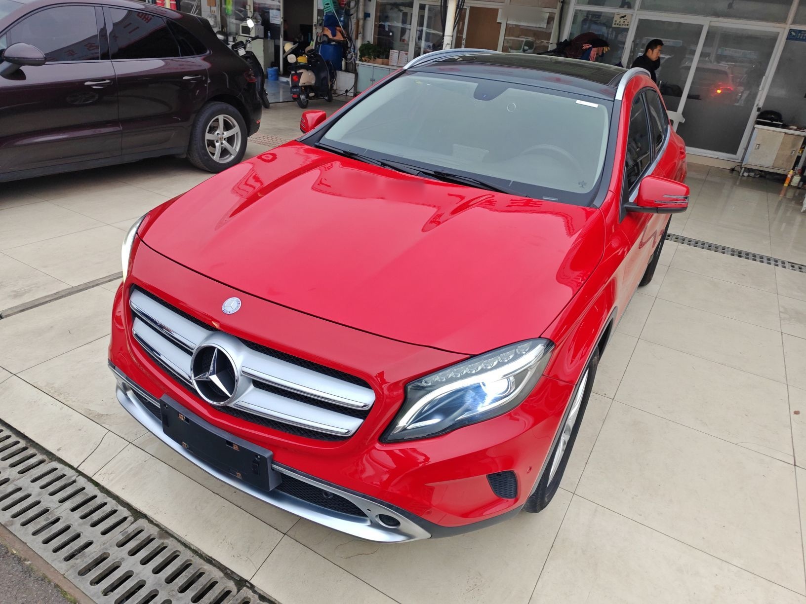 Под передней частью автомобиля