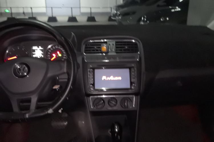 Used Volkswagen Polo 2014 1.4L Automatic Comfort Edition Center Console