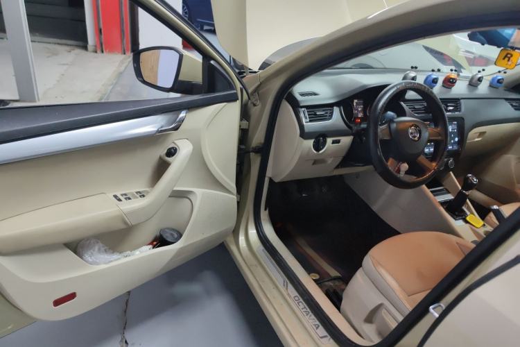 Used Skoda Octavia 2015 1.6L Manual Yijie Edition