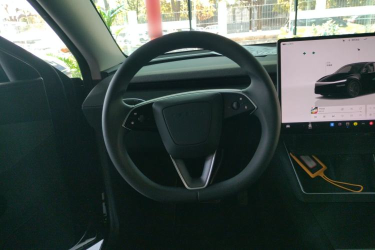 Used Tesla Model Y 2025 Rear-Wheel-Drive Version