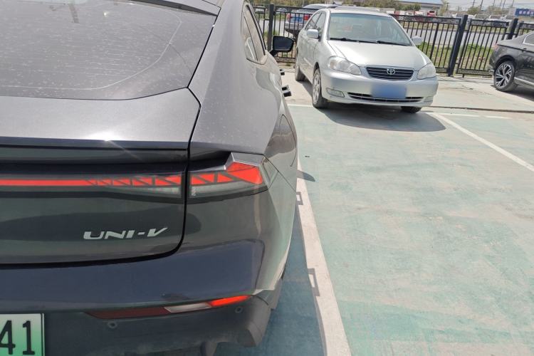 Used CHANGAN UNI-V iDD 2024 Blue Whale Smart Electric iDD 136km Luxury Model
