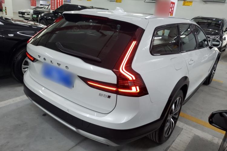 Used Volvo V90 2022 Cross Country B5 AWD Smart Range Edition