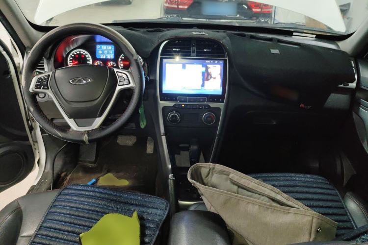 Used Chery Tiggo 3 2015 1.6L CVT ZhiShang Sport Edition Center Console