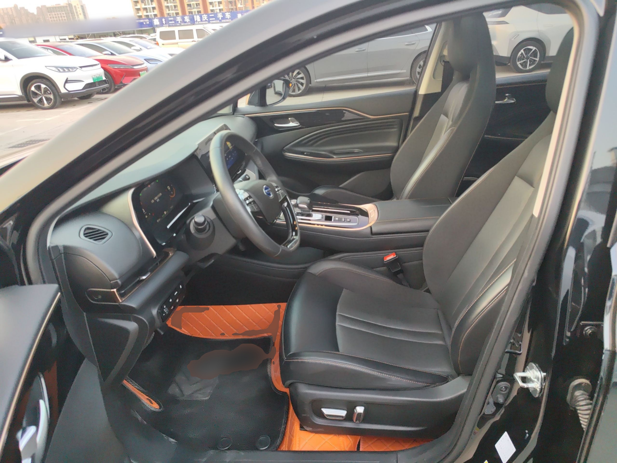 المقاعد الأمامية داخل السيارة