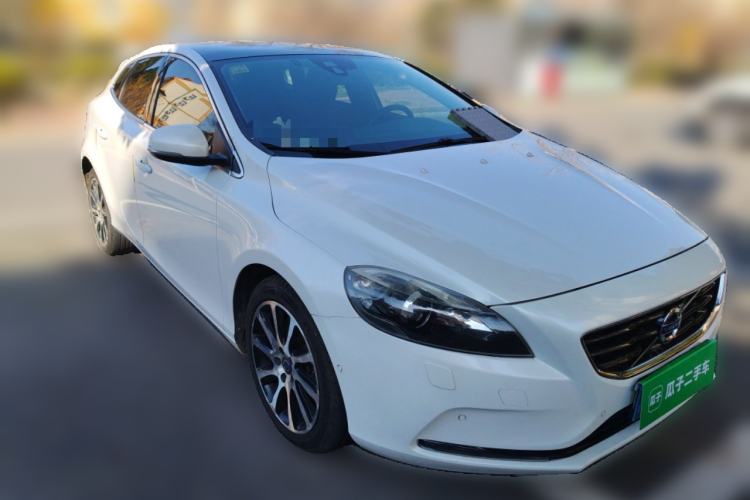 Used Volvo V40 2016 T4 Smart Luxury Edition
