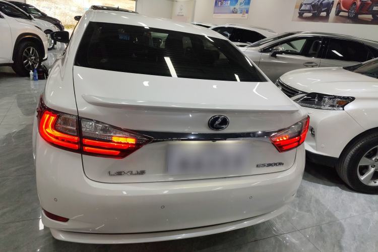 Used Lexus ES 2015 300h Comfort Edition
