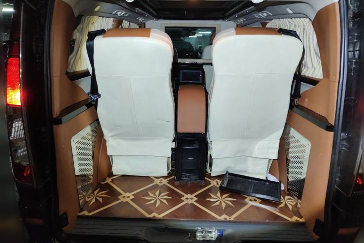 Used Mercedes-Benz Vito 2013 3.0L Elite Edition Trunk