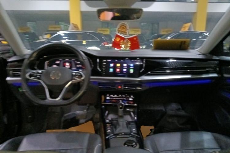 Used Volkswagen Passat 2022 330TSI Starry Luxury Edition Center Console