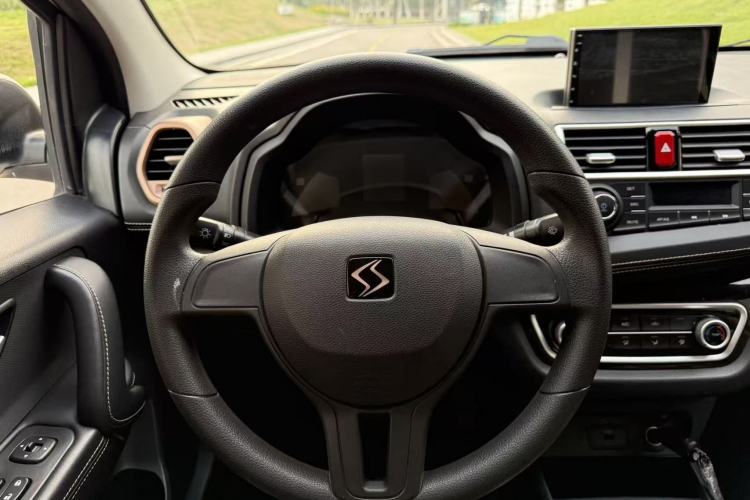 Used SOL E10X 2021 150 km Ambitious Trim Steering Wheel