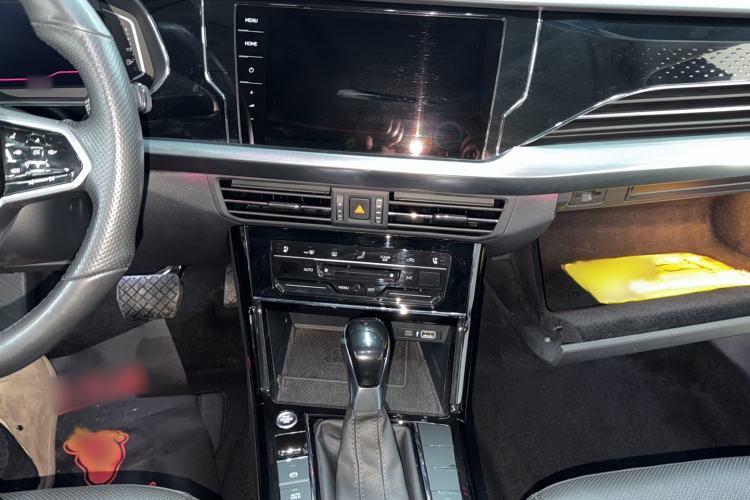 Used Volkswagen Passat 2022 330TSI Starry Luxury Edition – Exclusive Special Edition
