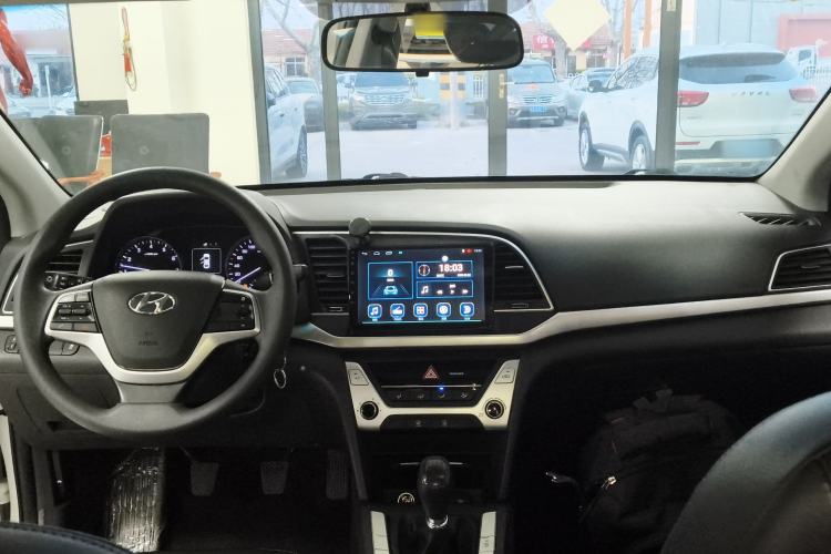 Used Hyundai Elantra (6th Generation / Lingdong) 2016 1.6L Manual ZhiXuan · Dynamic Model Center Console
