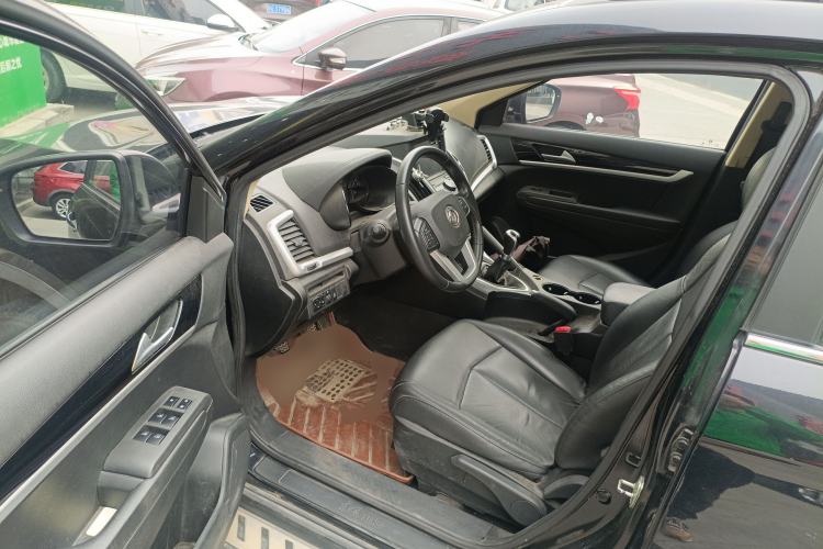 Used Dongfeng Aeolus AX7 2015 2.0L Manual Zhiyi Trim
