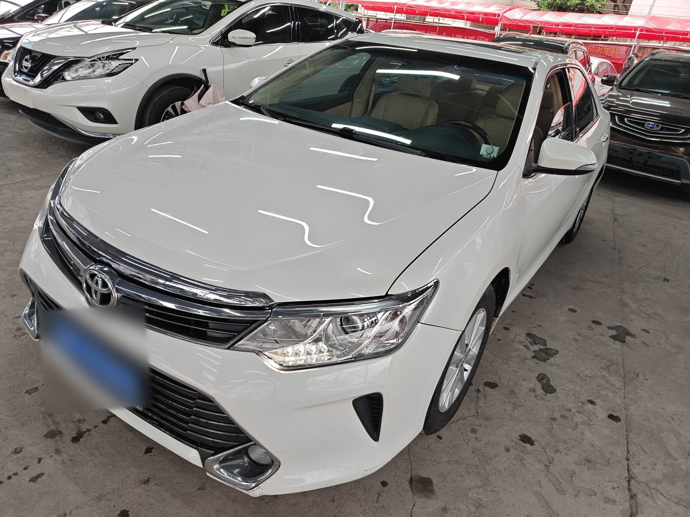 تحت مقدمة السيارة