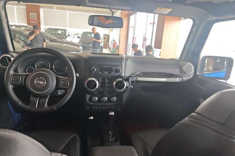 Used Jeep Wrangler 2015 3.0L Sahara Four-Door Comfort Edition
