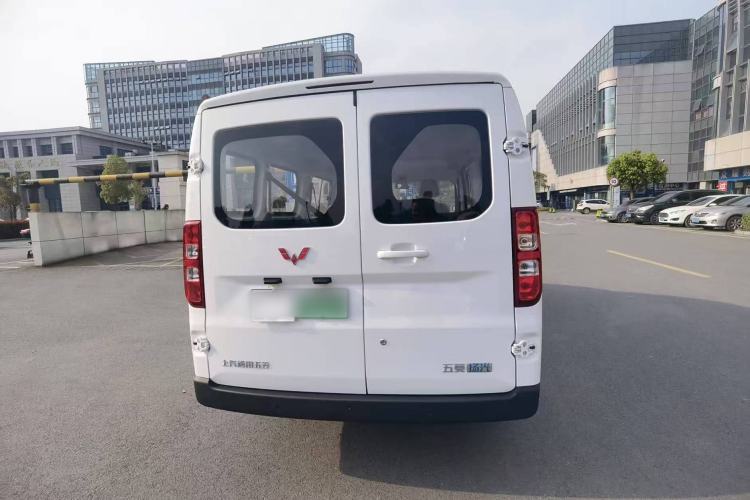 Used Wuling Yangguang 2024 300KM Comfort Version Passenger Van 75kW
