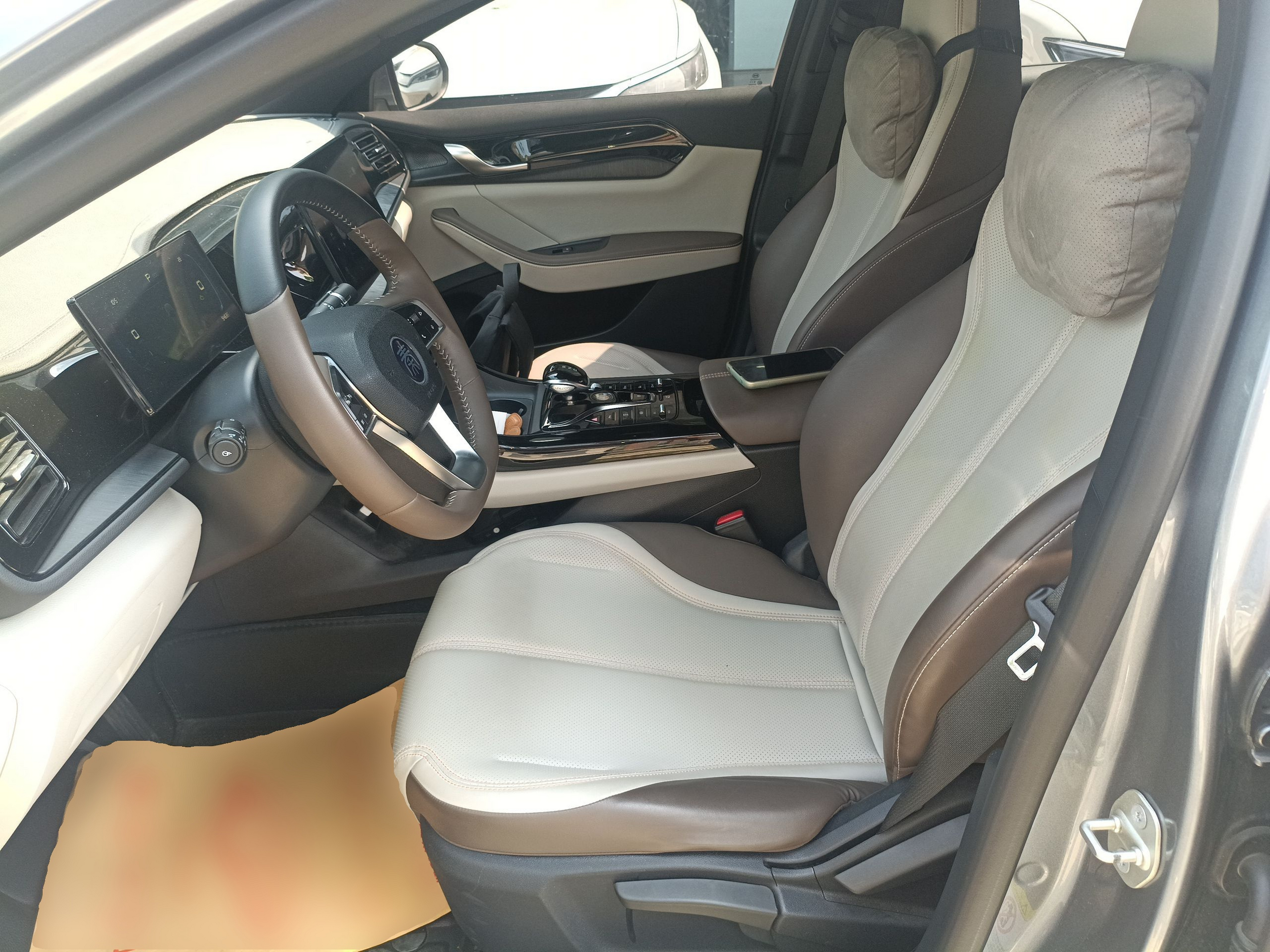 Переднее сиденье в автомобиле