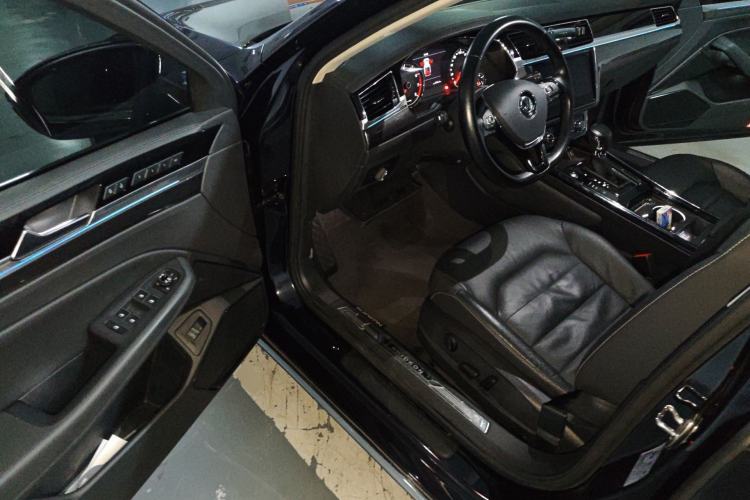 Used Volkswagen Phideon 2018 Revised Version 380TSI Two-Wheel Drive Business Edition Driver Seat