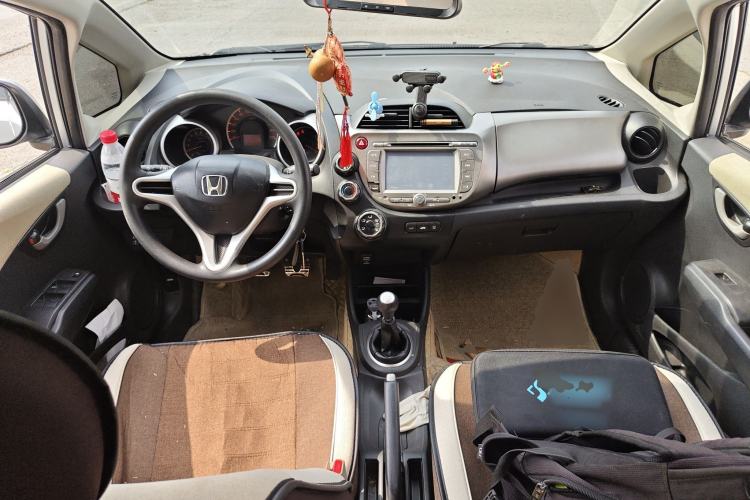 Used Honda Fit 2011 1.5L manual luxury version
