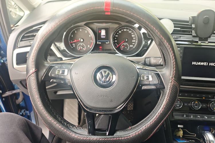 Used Volkswagen Touran 2018 Volkswagen Touran L 280TSI DSG Luxury Edition 7 Seats Steering Wheel