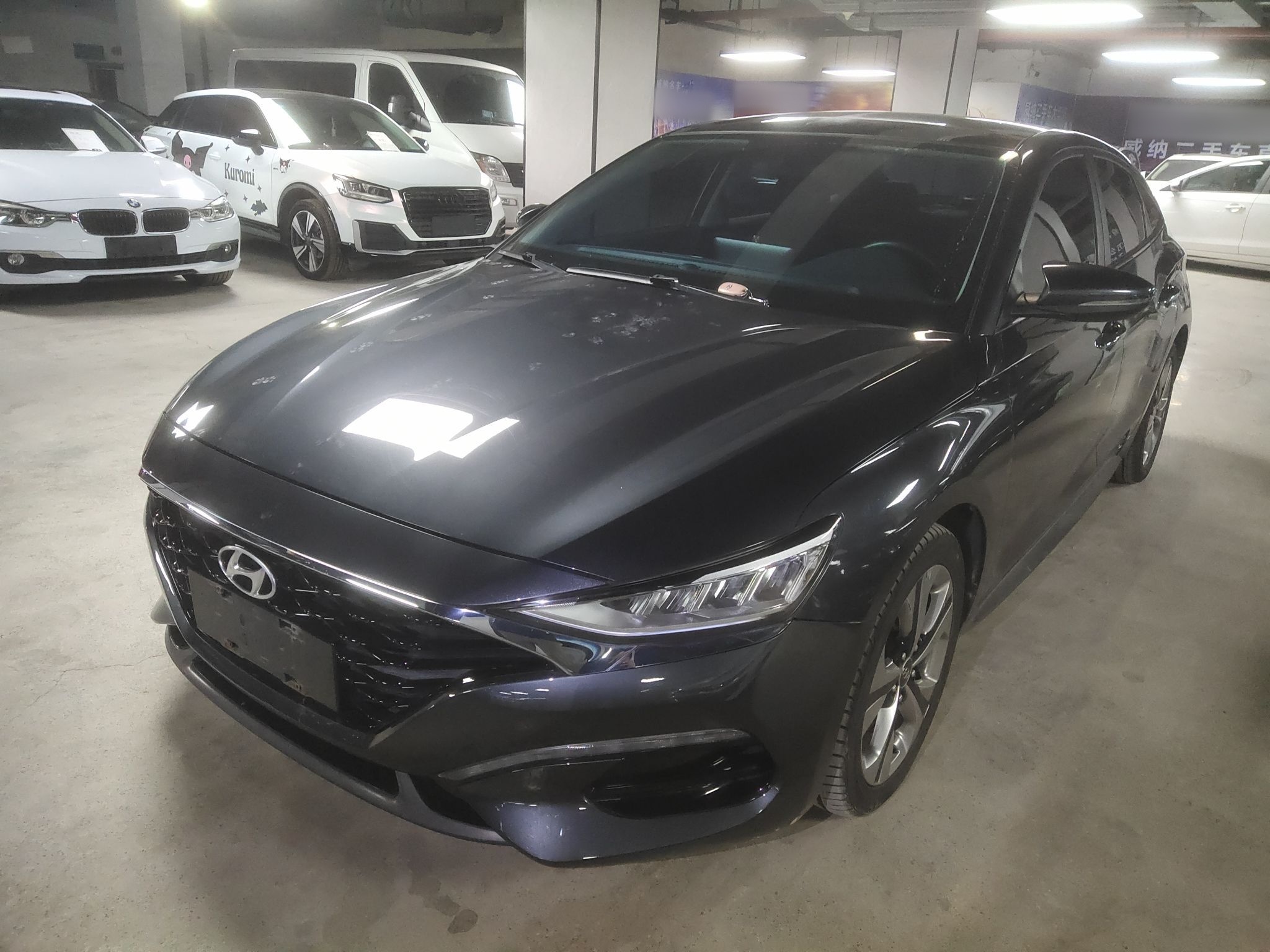 Под передней частью автомобиля