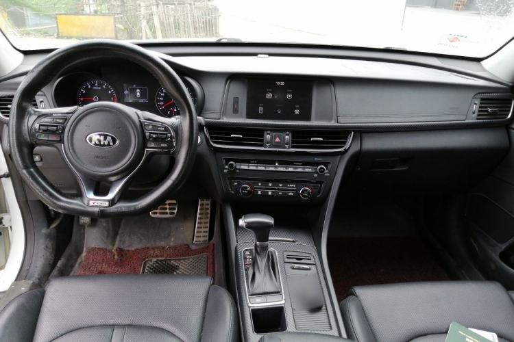 Used Kia K5 2016 1.6T Automatic LUX Center Console