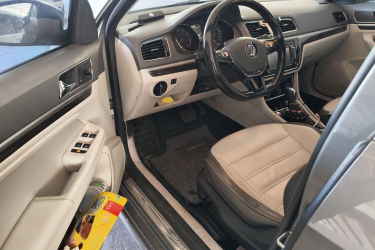 Used Volkswagen Gran Lavida 2015 230TSI DSG Luxury Edition