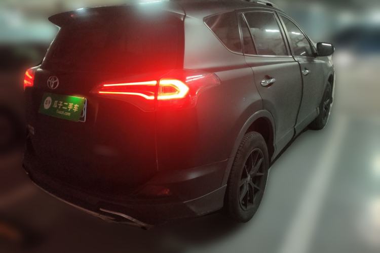 Used Toyota RAV4 2016 2.0L CVT Two-Wheel Drive Fashion Edition China V Standard
