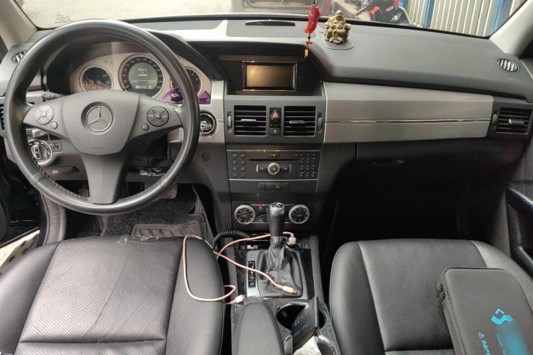 Used Mercedes-Benz GLK-Class 2011 GLK 300 4MATIC Luxury Model Center Console