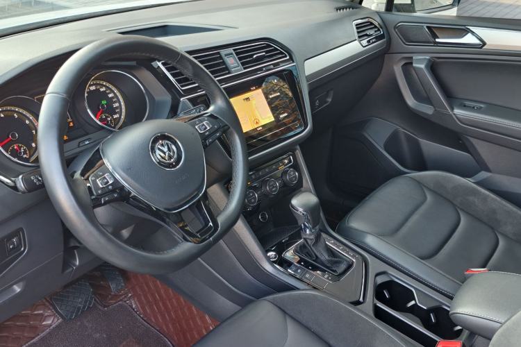 Used Volkswagen Tiguan L 2019 Revised 330TSI Automatic Two-Wheel Drive Smart & Luxury Edition China VI Standard