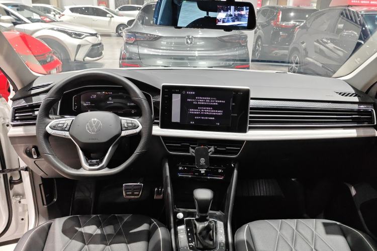 Used Volkswagen Tiguan L 2024 330TSI Automatic Two-Wheel Drive R-Line Enhanced Edition
