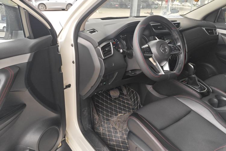 Used Nissan Qashqai 2019 2.0L CVT Luxury Edition Driver Seat