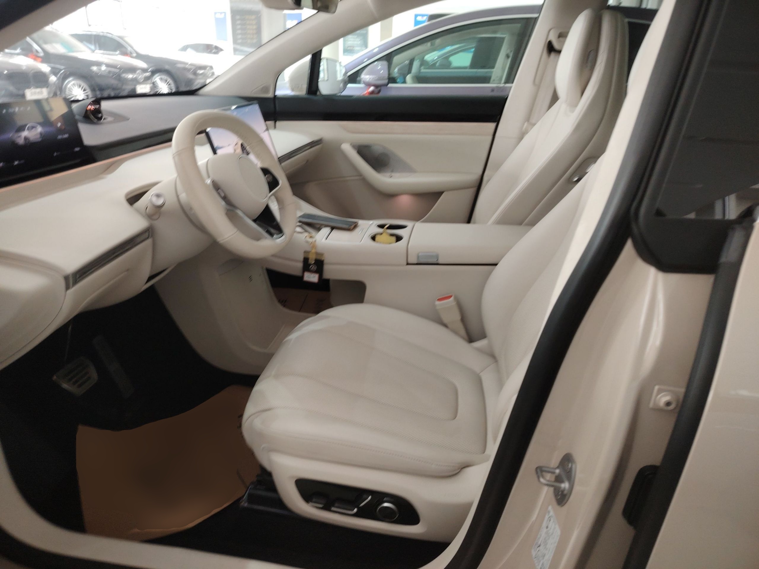 Переднее сиденье в автомобиле