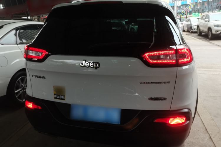 Used Jeep Cherokee 2016 2.4L Leading Edition
