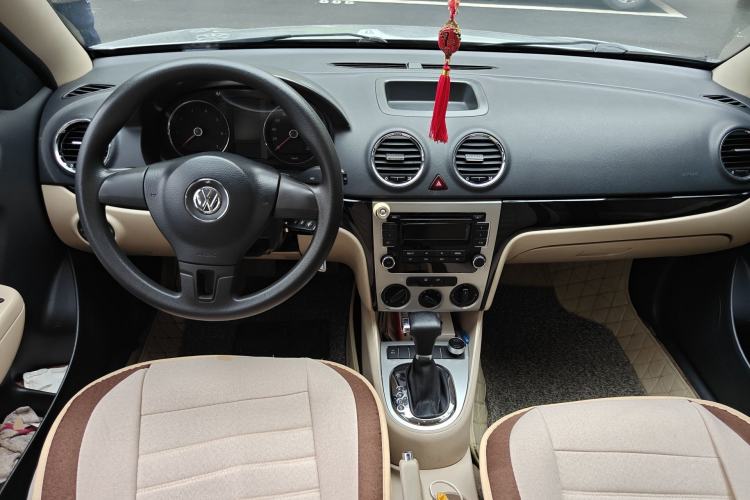 Used Volkswagen Lavida 2011 1.6L Automatic Premium Edition Center Console