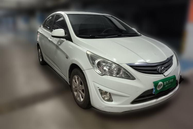 Used Hyundai Verna (older generation) 2010 Sedan 1.4L Manual Comfort GS Front Right 45 Deg