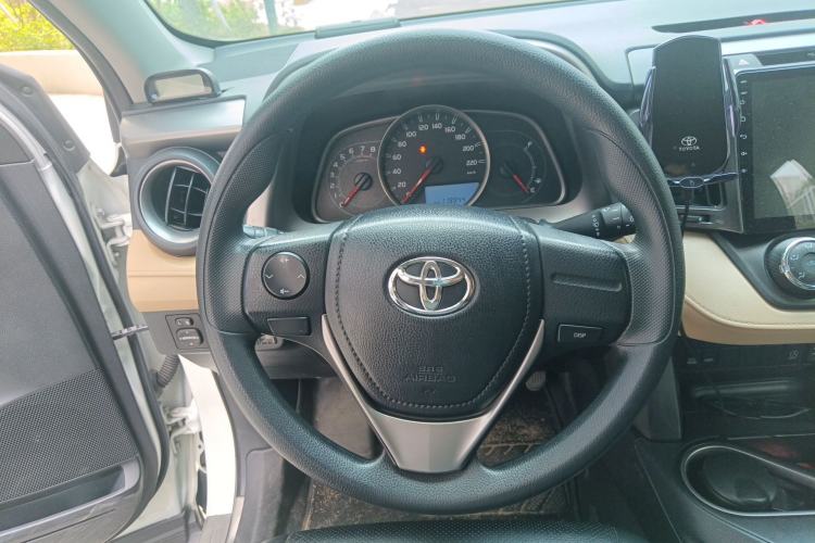 Used Toyota RAV4 2016 2.0L CVT Two-Wheel Drive Urban Edition China V Standard Steering Wheel