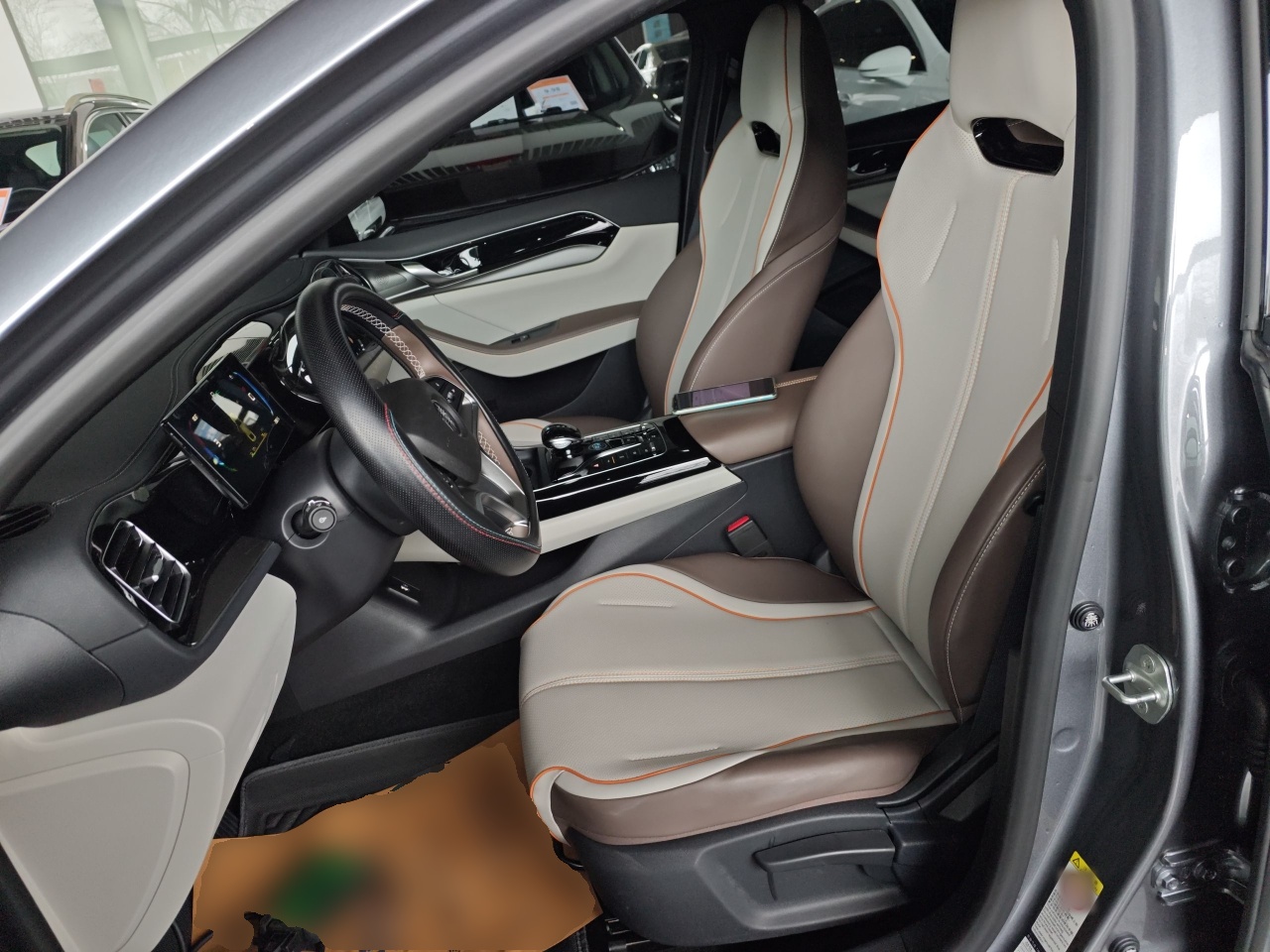 Переднее сиденье в автомобиле