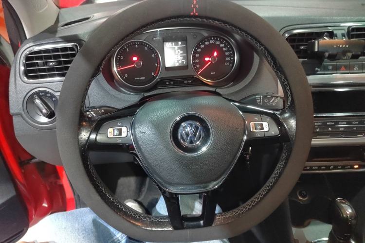 Used Volkswagen Polo 2014 1.6L Cross Polo Automatic Steering Wheel