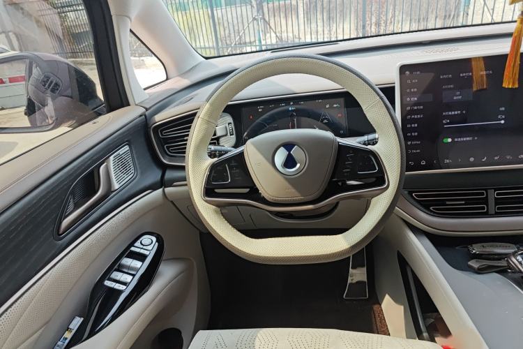 Used Denza D9 2022 DM-i 970 Four-Wheel Drive Prestige Model Steering Wheel