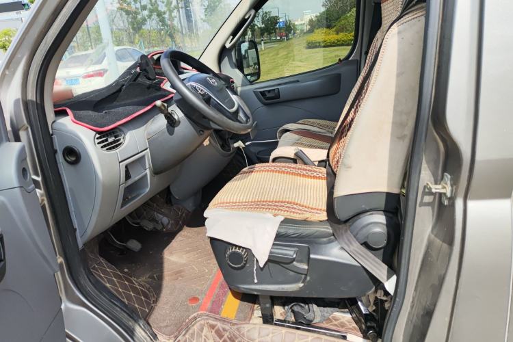 Used SAIC MAXUS Xintu V80 2018 2.5T 6-Speed Manual Aowentong Long-Wheelbase Mid-Roof 7/10-Seater