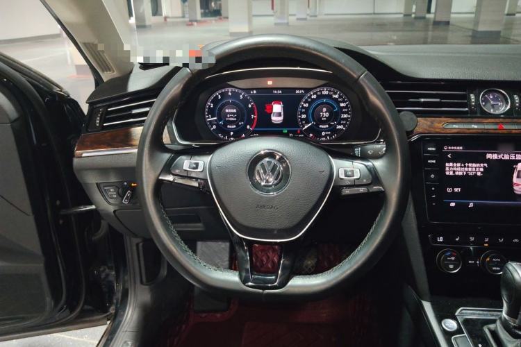 Used Volkswagen Magotan 2018 330TSI DSG Luxury Model
