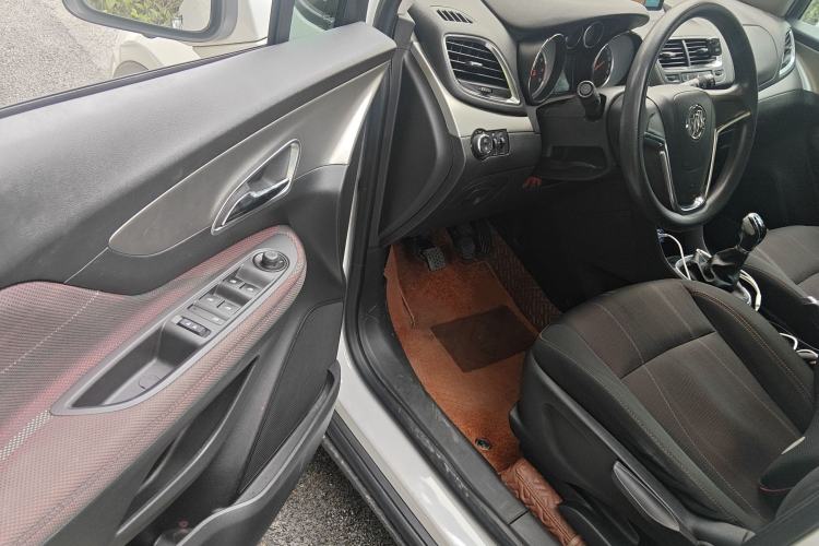 Used Buick Encore 2015 1.4T Manual Two-Wheel Drive Urban Advanced Model Interior 3