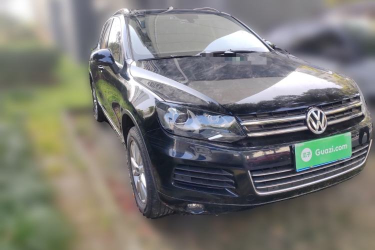 Used Volkswagen Touareg 2011 3.0 TSI High-End Version Front Right 45 Deg