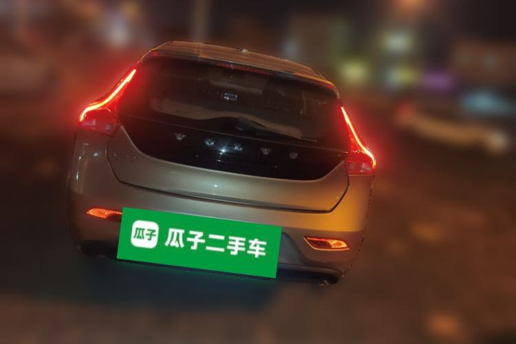 Used Volvo V40 2013 2.0T Zhiya Edition
