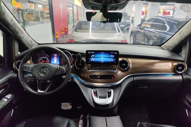 Used Mercedes-Benz V-Class 2021 V 260 L Long Wheelbase Prestige Edition Center Console