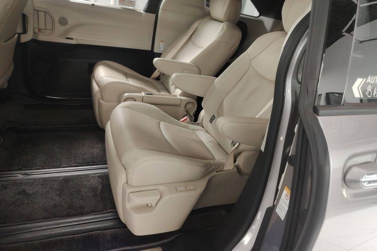 Used Toyota Sienna 2021 2.5L Hybrid Premium Edition
