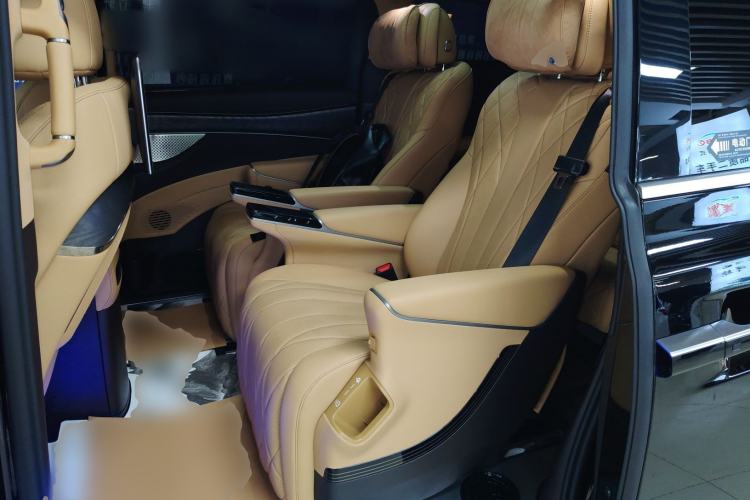 Used Denza D9 2025 DM-i Smart Drive 1020 Four-Wheel Drive Deluxe Model Left Rear Seat