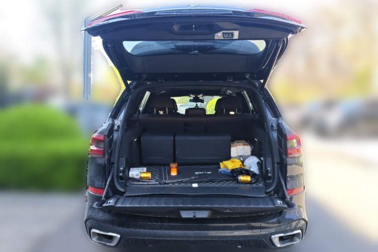 Used BMW X5 2022 xDrive 40Li M Sport Package Trunk