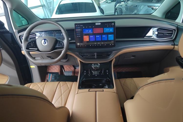 Used Denza D9 2022 DM-i 970 Four-Wheel Drive Prestige Model
